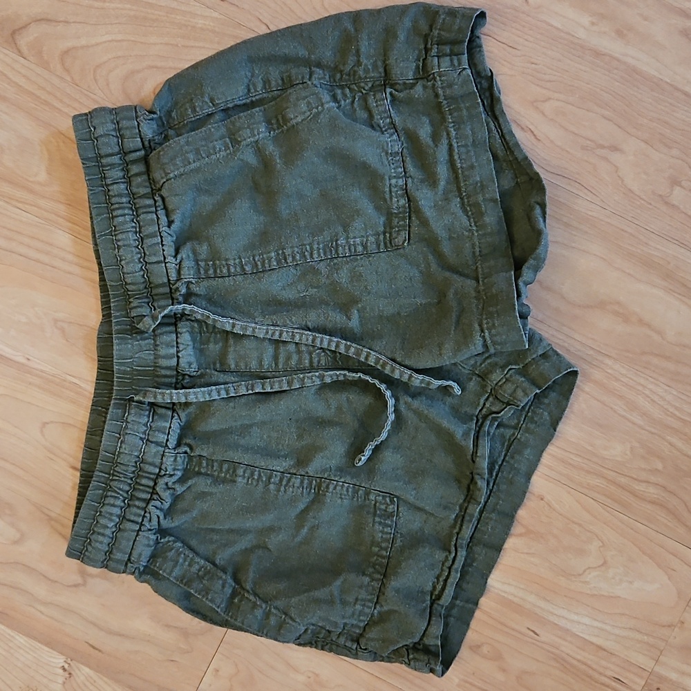 Old Navy Olive Green Linen Blend Woman's Shorts. Sz: XS